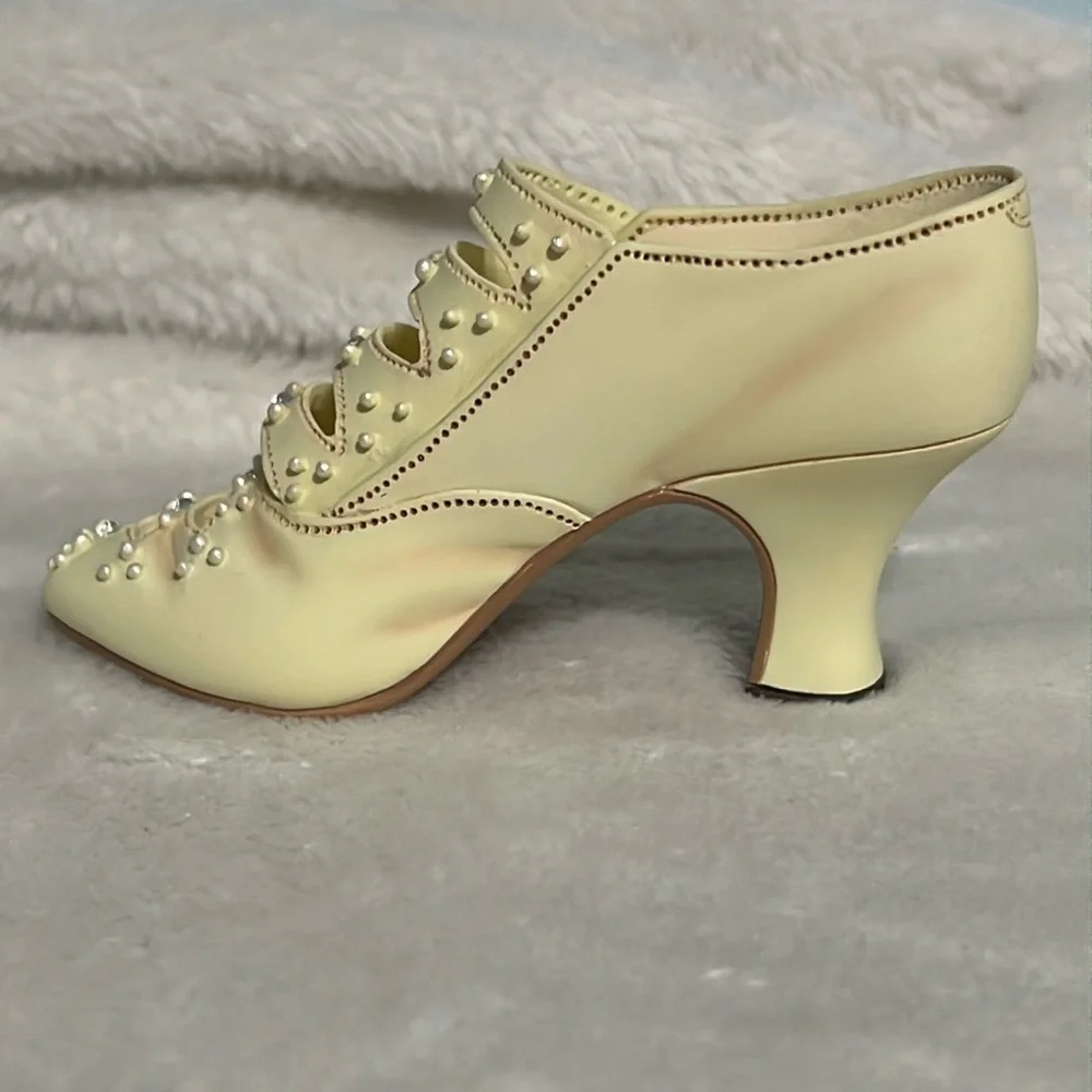 Just the Right Shoe #25024 